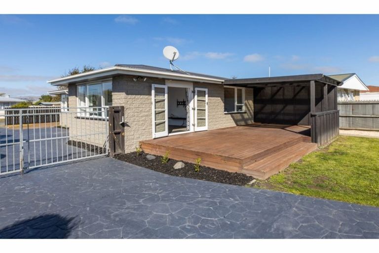 Photo of property in 12 Rosanna Place, Aranui, Christchurch, 8061