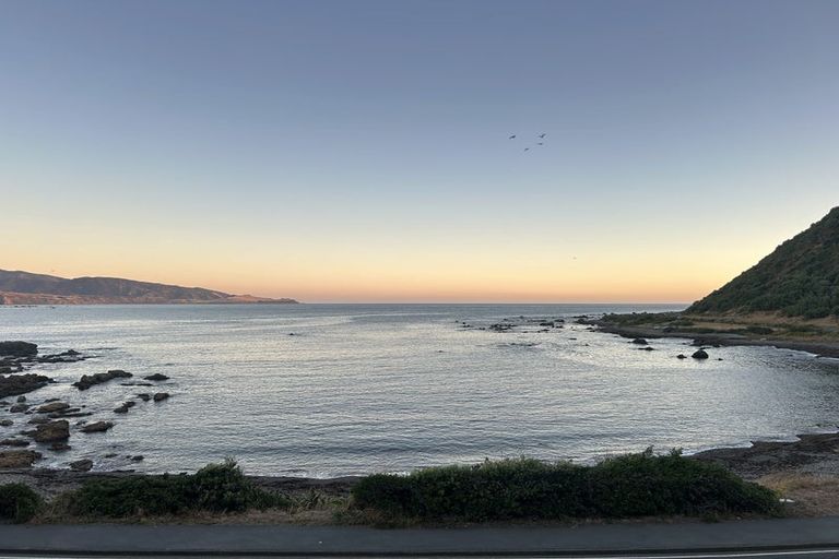 Photo of property in 398 Queens Drive, Lyall Bay, Wellington, 6022