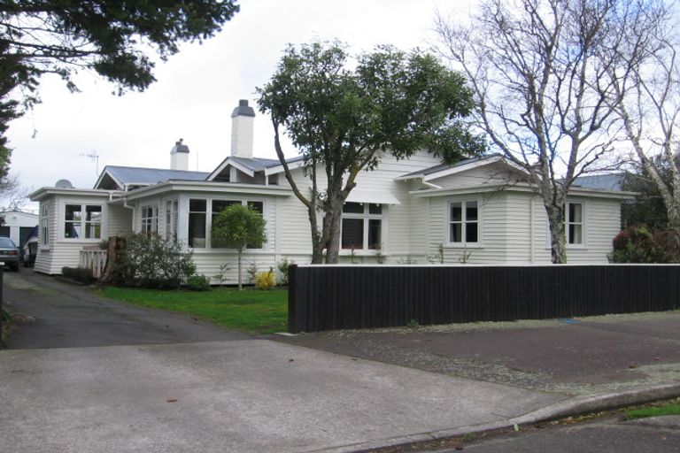Photo of property in 8 Massey Street, Palmerston North, 4414