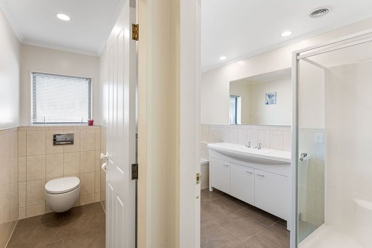 Photo of property in 2 Rosebank Grove, Waikanae, 5036