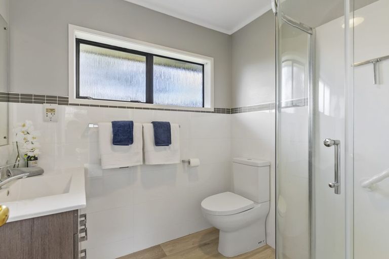 Photo of property in 17 Channing Crescent, Botany Downs, Auckland, 2010