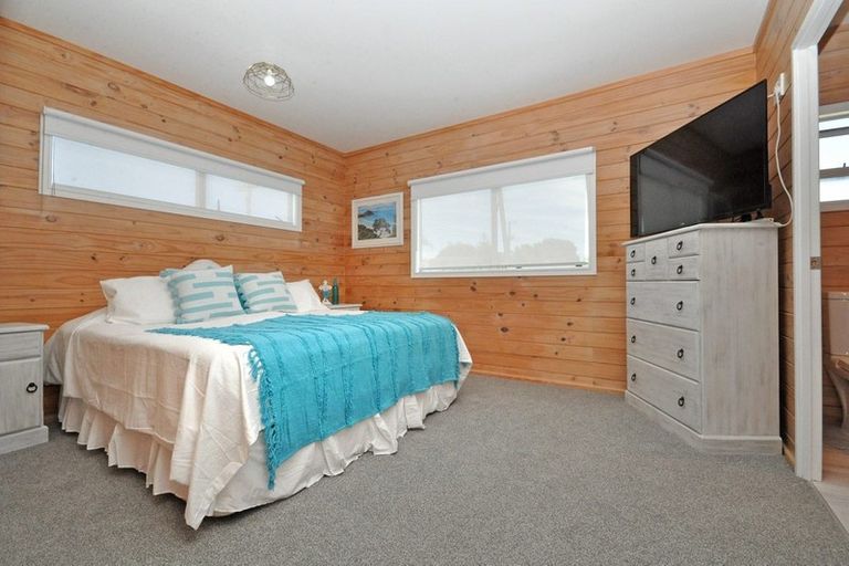 Photo of property in 37 Shakespear Road, Army Bay, Whangaparaoa, 0930