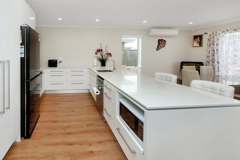 Photo of property in 6 Samuel Cassidy Avenue, Swanson, Auckland, 0614