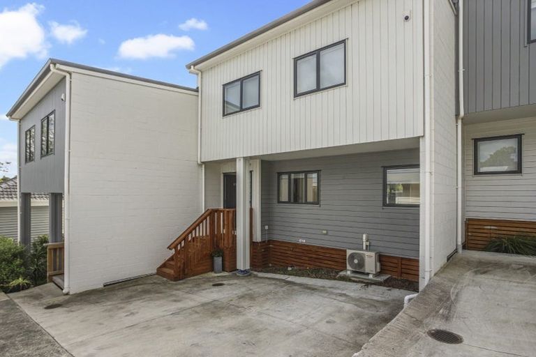 Photo of property in 17b Seymour Road, Sunnyvale, Auckland, 0612