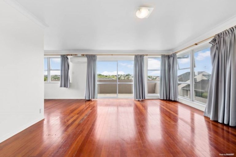 Photo of property in 1/45 Velma Road, Hillcrest, Auckland, 0627