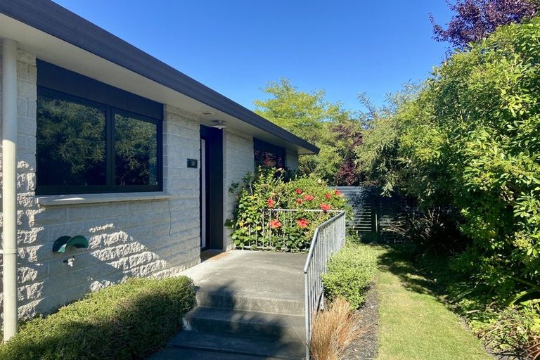 Photo of property in 52 James Cook Street, Havelock North, 4130