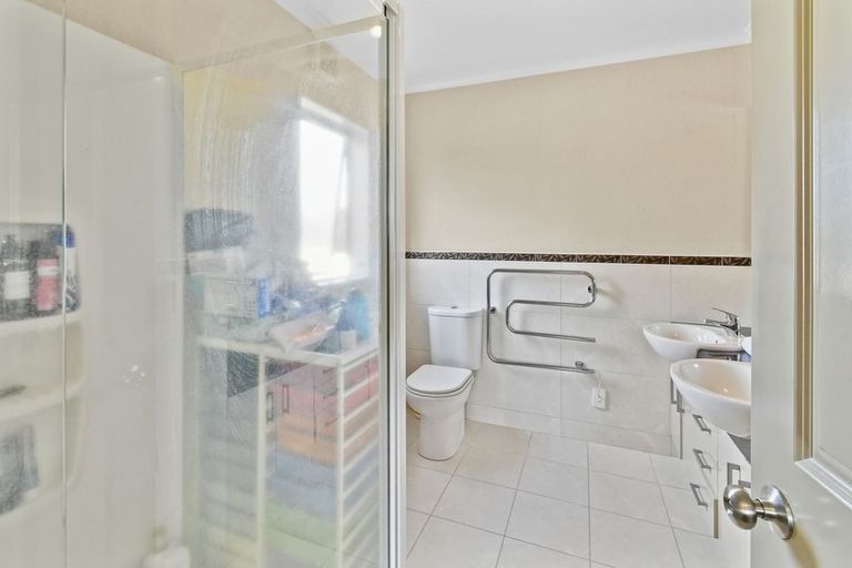 Photo of property in 29 Seresin Crescent, Flat Bush, Auckland, 2016
