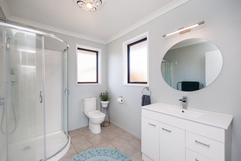 Photo of property in 35 Chestnut Close, Kelvin Grove, Palmerston North, 4414