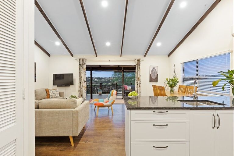 Photo of property in 5b Kauri Road, Stanmore Bay, Whangaparaoa, 0932