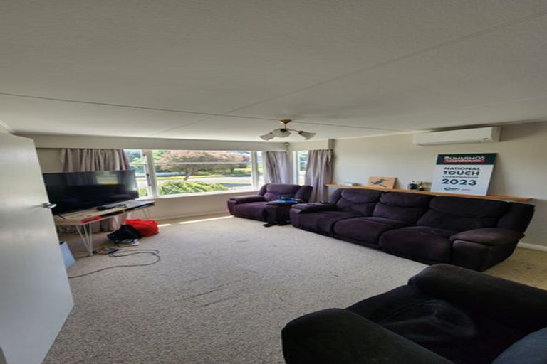 Photo of property in 4 Woburn Place, Takaro, Palmerston North, 4412