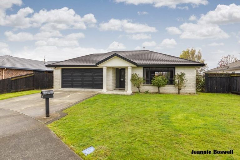 Photo of property in 20 Aspen Way, Kelvin Grove, Palmerston North, 4414