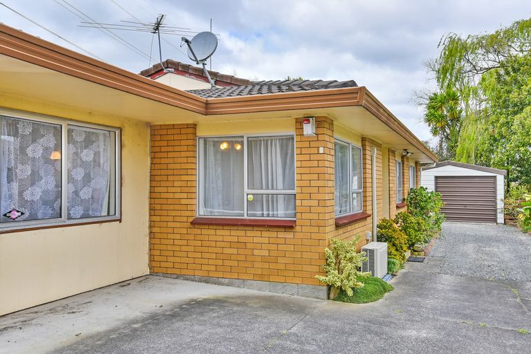 Photo of property in 2/11 Berwyn Avenue, Takanini, 2112