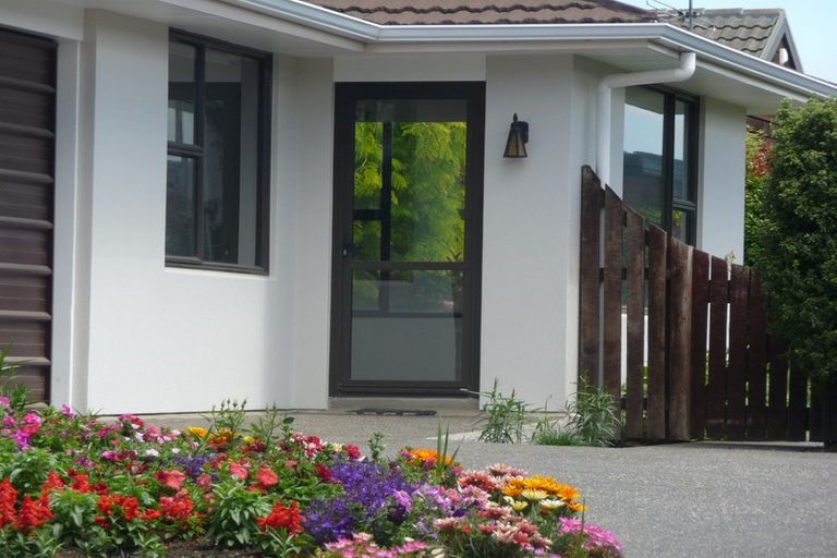 Photo of property in 2/35 Chipping Lane, Redwood, Christchurch, 8051