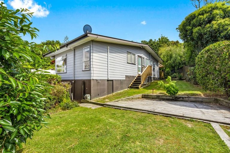 Photo of property in 11 Cottam Grove, Northcross, Auckland, 0632