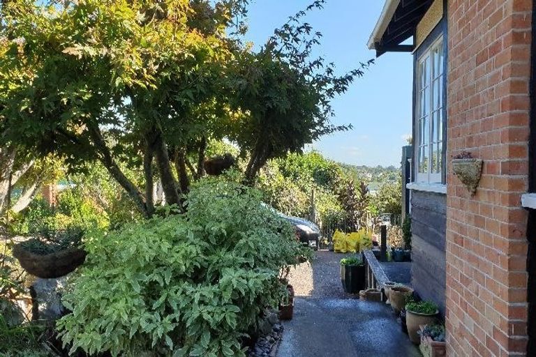 Photo of property in 475 Glenfield Road, Glenfield, Auckland, 0629