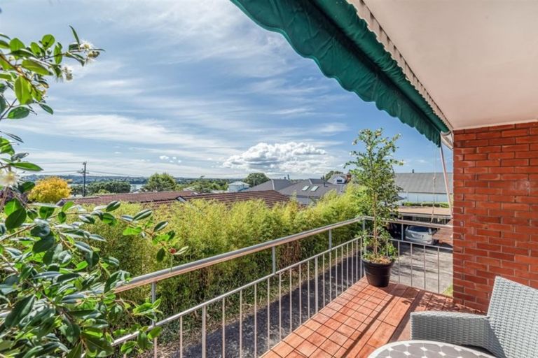 Photo of property in 3/134 Calliope Road, Stanley Point, Auckland, 0624