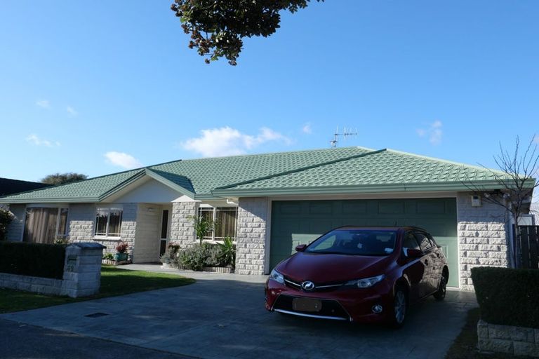 Photo of property in 69 Guildford Drive, Paraparaumu, 5032