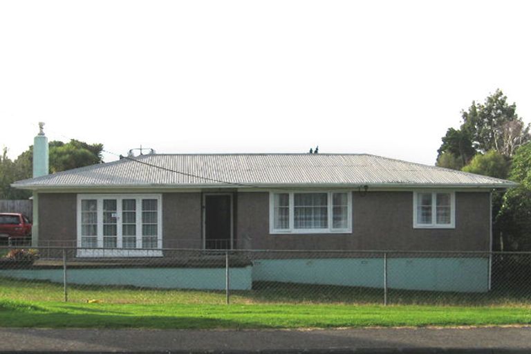 Photo of property in 104 Wharf Road, Te Atatu Peninsula, Auckland, 0610