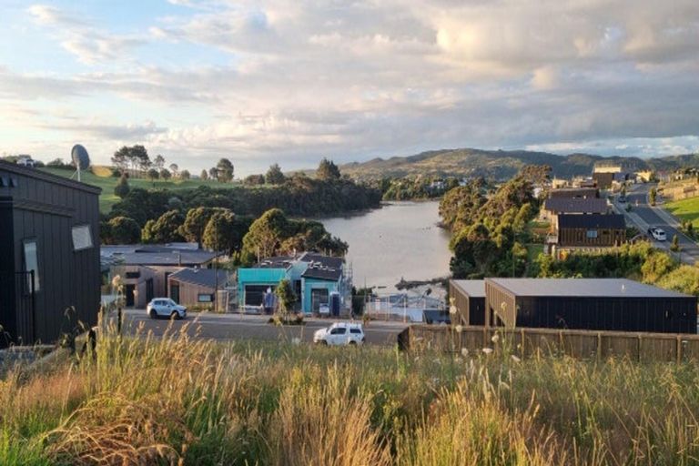 Photo of property in 25 Omahina Street, Raglan, 3225