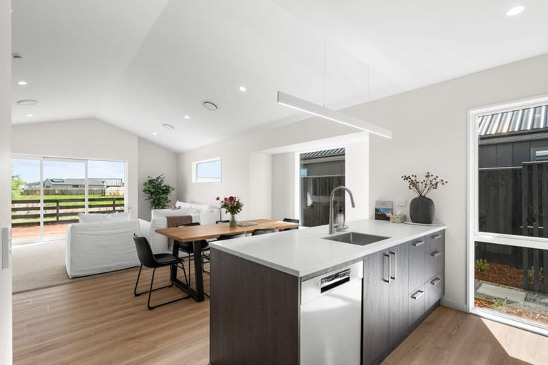 Photo of property in 3 Waianiwa Place, Burwood, 8083