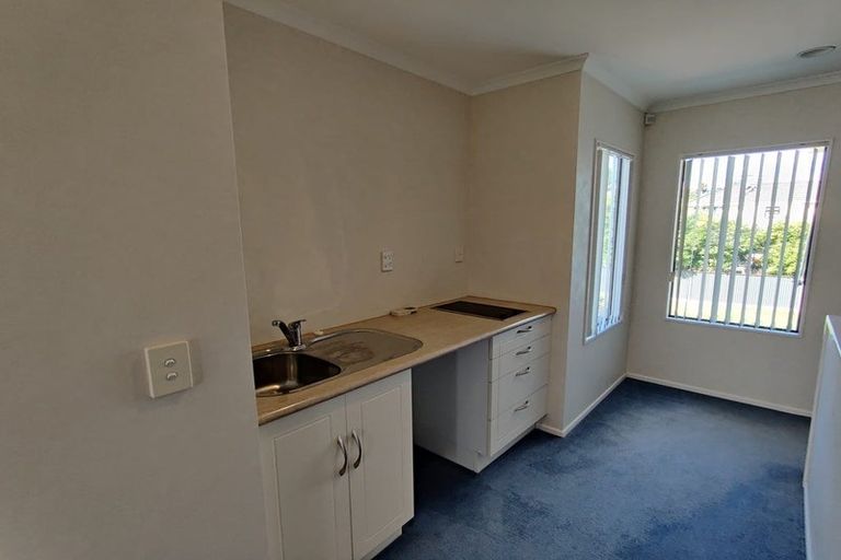 Photo of property in 8 Hattaway Avenue, Bucklands Beach, Auckland, 2012