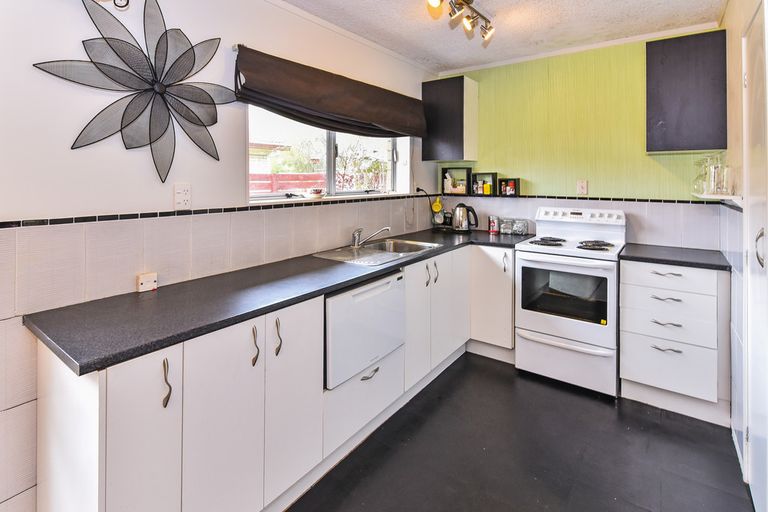 Photo of property in 2/11 Berwyn Avenue, Takanini, 2112