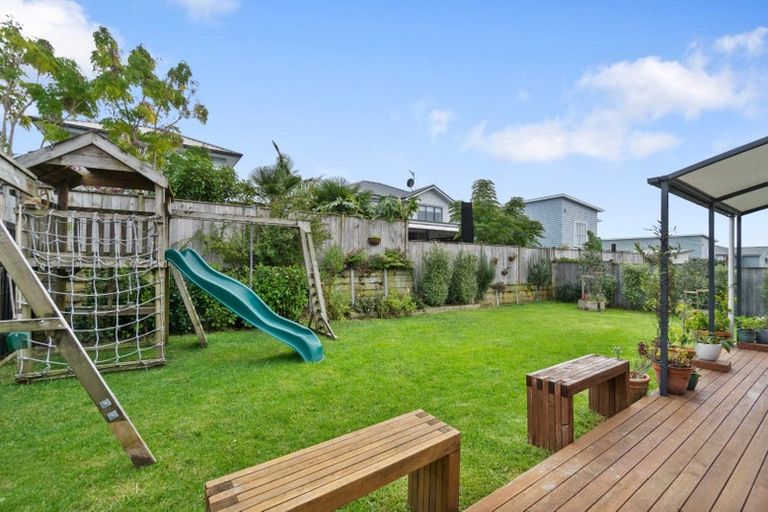 Photo of property in 16 Onekura Street, Red Beach, 0932