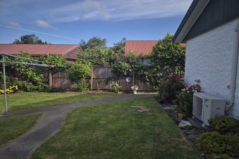 Photo of property in 73 Arcon Drive, Broomfield, Christchurch, 8042