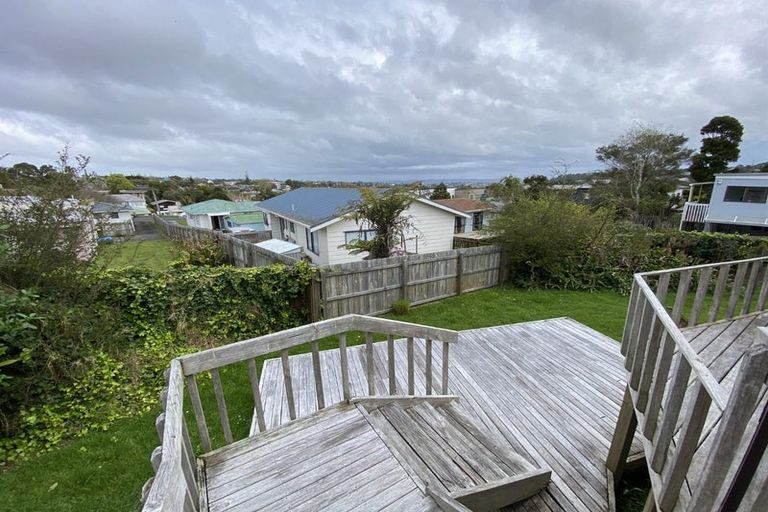 Photo of property in 2/6 Clare Place, Glenfield, Auckland, 0629