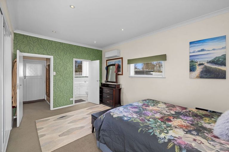 Photo of property in 28 Oxford Street, Martinborough, 5711