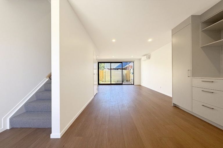 Photo of property in 2/51 Yeovil Road, Te Atatu Peninsula, Auckland, 0610