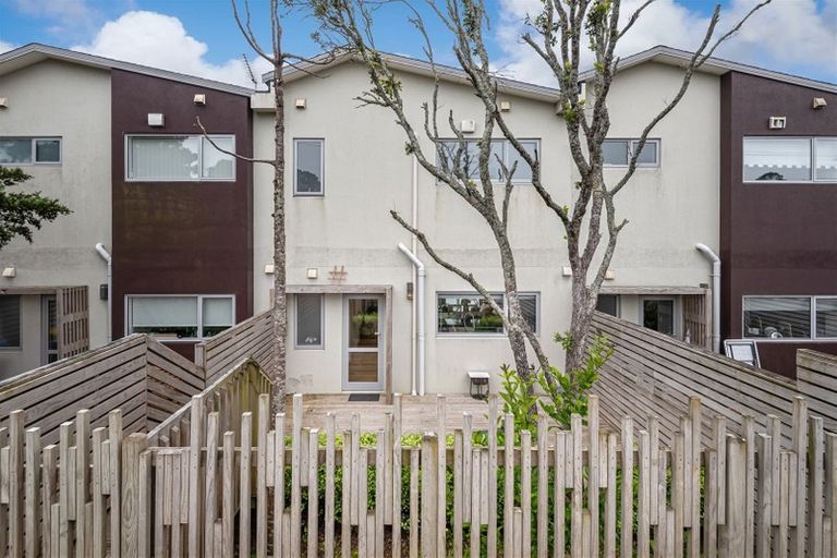 Photo of property in 8/147 Albany Highway, Unsworth Heights, Auckland, 0632