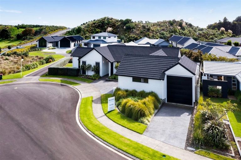 Photo of property in 6 Pebble Beach Court, Waiwhakaiho, New Plymouth, 4312