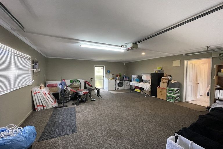 Photo of property in 25 Chadlington Avenue, Henderson, Auckland, 0612