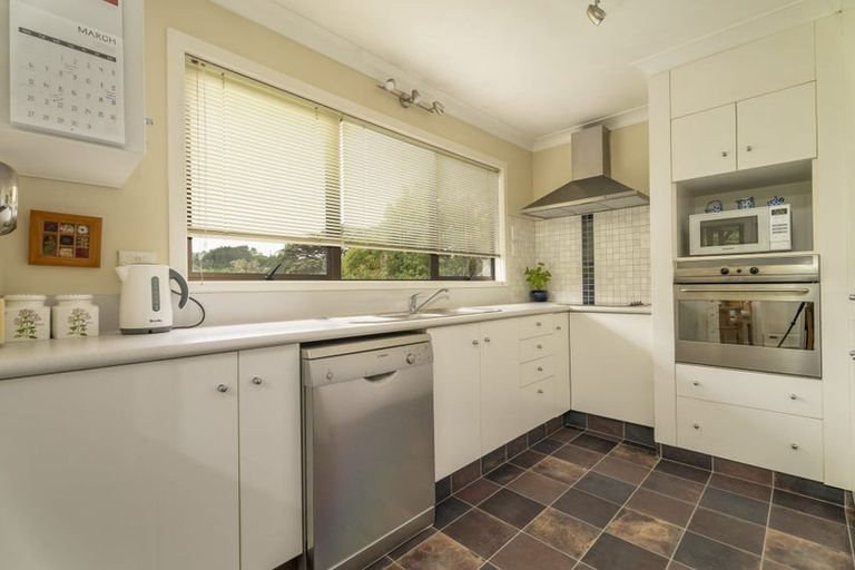 Photo of property in 6 Burbank Crescent, Churton Park, Wellington, 6037