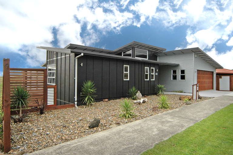 Photo of property in 45 Ruapehu Drive, Fitzherbert, Palmerston North, 4410