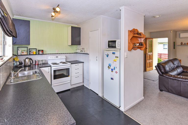 Photo of property in 2/11 Berwyn Avenue, Takanini, 2112