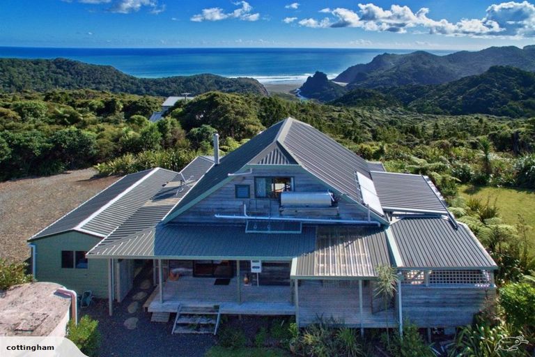 Photo of property in 126 Lone Kauri Road, Karekare, Auckland, 0772