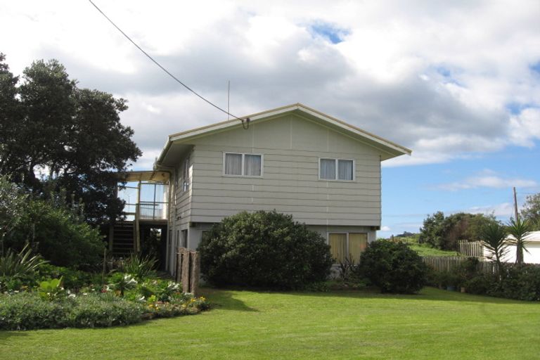Photo of property in 16 Hall Road, Pataua North, Whangarei, 0175