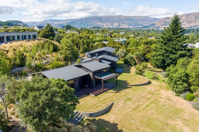 Photo of property in 10 Minaret Ridge, Wanaka, 9305