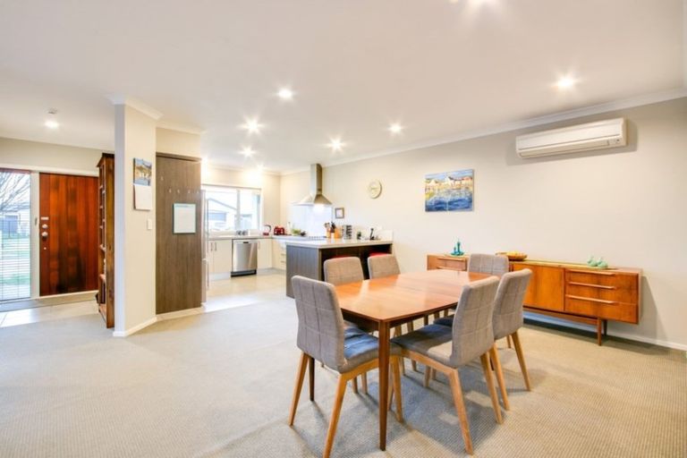 Photo of property in 14 Palliser Place, Poraiti, Napier, 4112