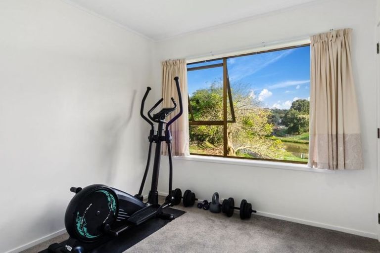 Photo of property in 2/69 Glencoe Road, Browns Bay, Auckland, 0630