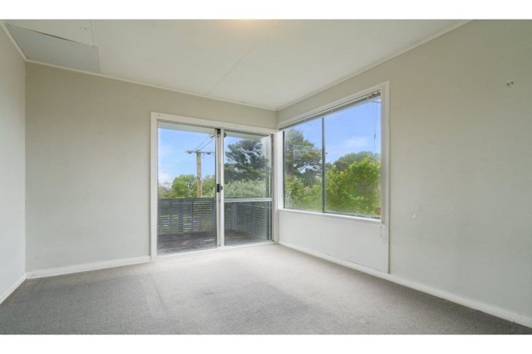 Photo of property in 9 Rangeview Road, Sunnyvale, Auckland, 0612