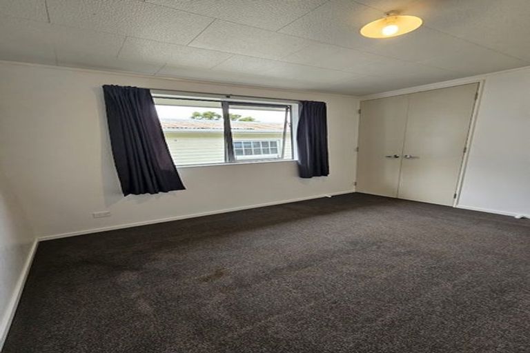 Photo of property in 71 Queenwood Road, Levin, 5510