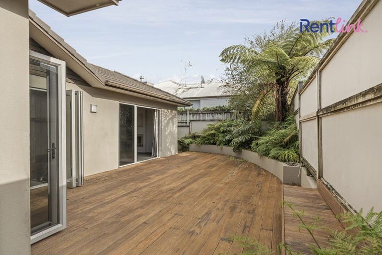 Photo of property in 9 Merriman Place, Pyes Pa, Tauranga, 3112