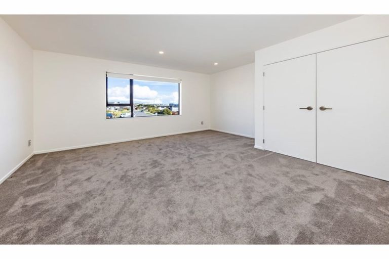 Photo of property in 40 Dawood Place, The Gardens, Auckland, 2105