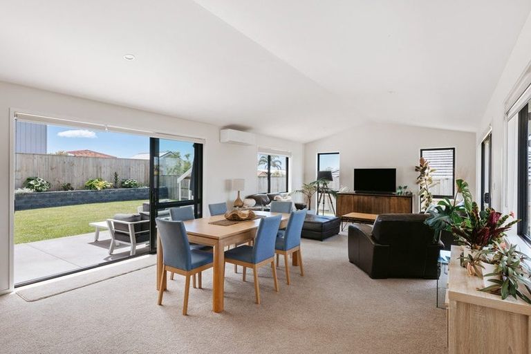 Photo of property in 12 Brendan Close, Omokoroa, 3114