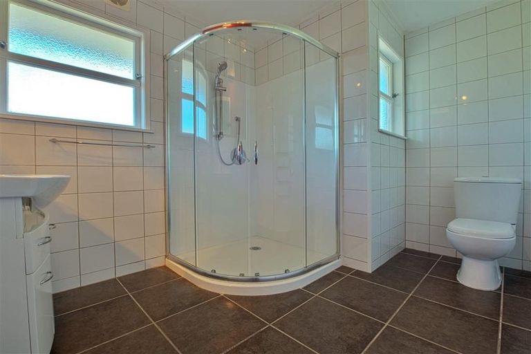 Photo of property in 16a Howard Road, Taradale, Napier, 4112