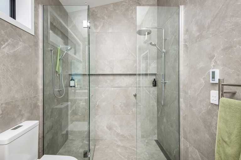 Photo of property in 2 Ridgeway Place, Richmond Hill, Christchurch, 8081