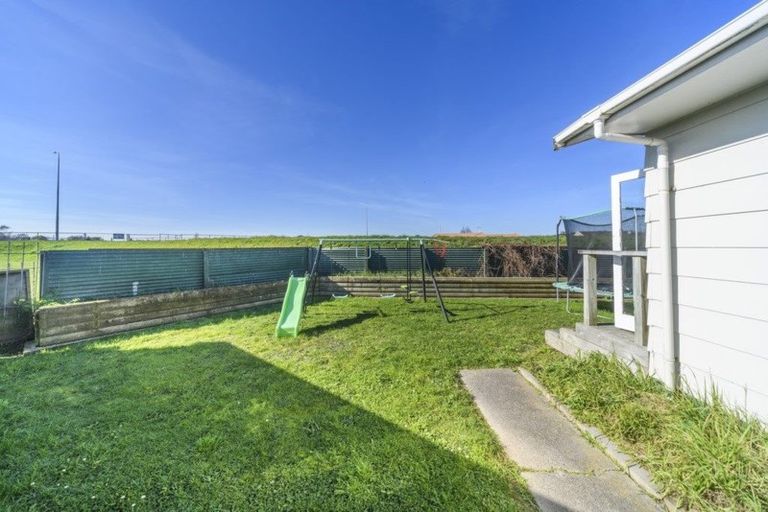 Photo of property in 17 Egmont Place, Westbrook, Palmerston North, 4412